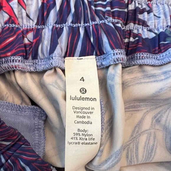 Lululemon Low-Rise Un-Lined Short  2.5" - Picture 3 of 6